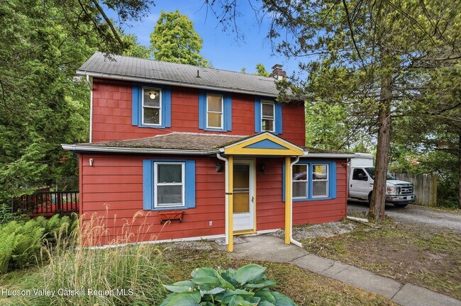 Building Photo - 872 NY-212