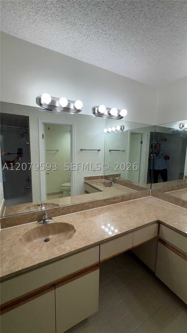 Building Photo - 720 Coral Wy