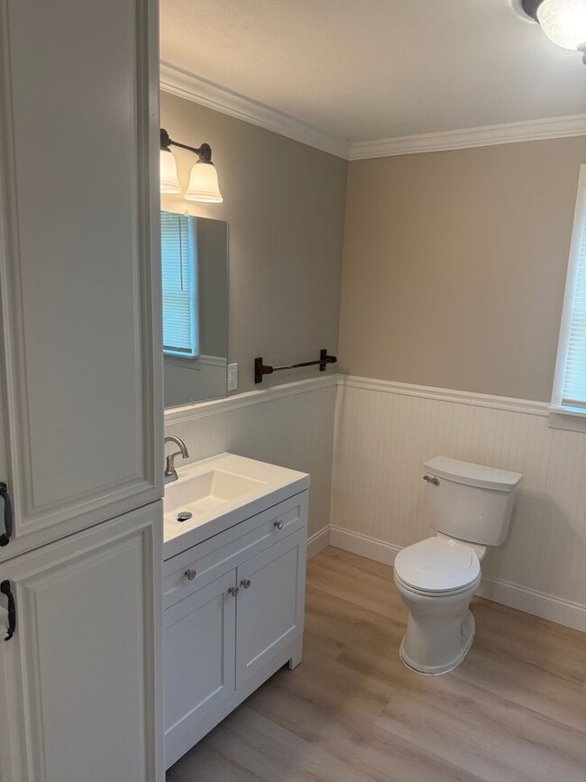 Building Photo - Adorable 4 Bed 1 bath Baldwinsville Cottage