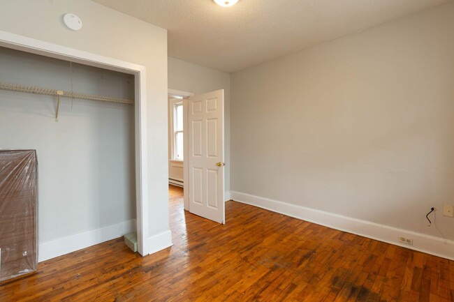 Building Photo - 323 S Raleigh St