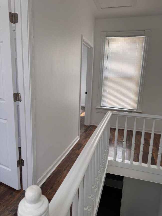 Building Photo - 3 Bedroom || 1 Bathroom Single Family Home
