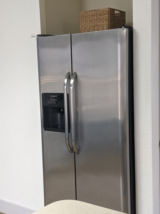 Building Photo - 408 E McKay St