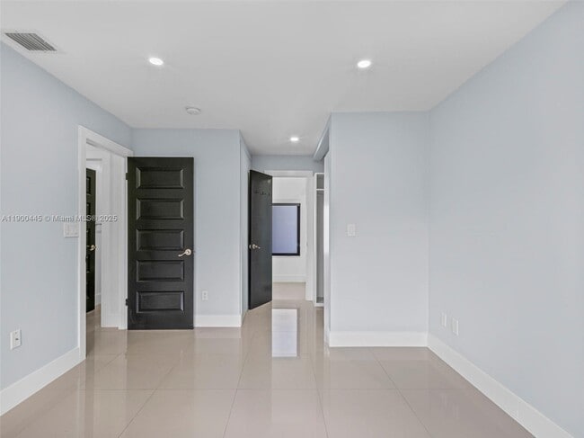 Building Photo - 7434 SW 127th Ct