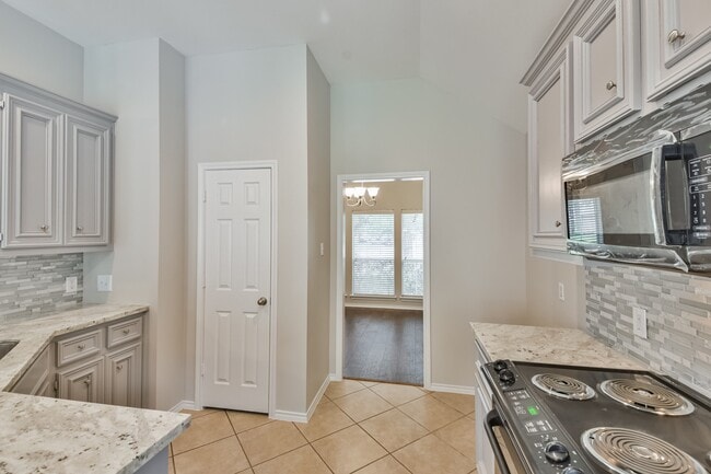 Building Photo - 9623 Wakefield Village Dr