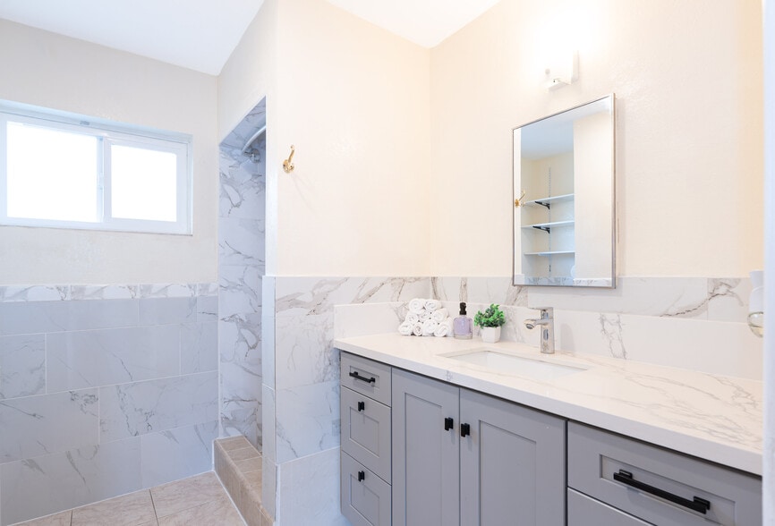 Building Photo - 12212 Buaro St