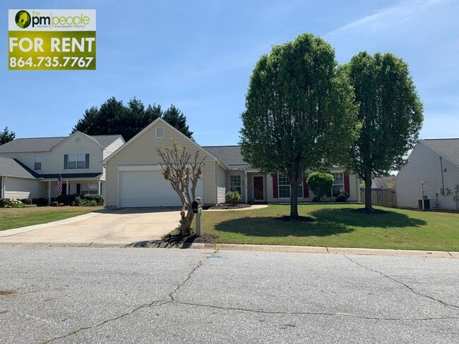 Building Photo - Comfortable 3/2 with Large Bonus Room in M...