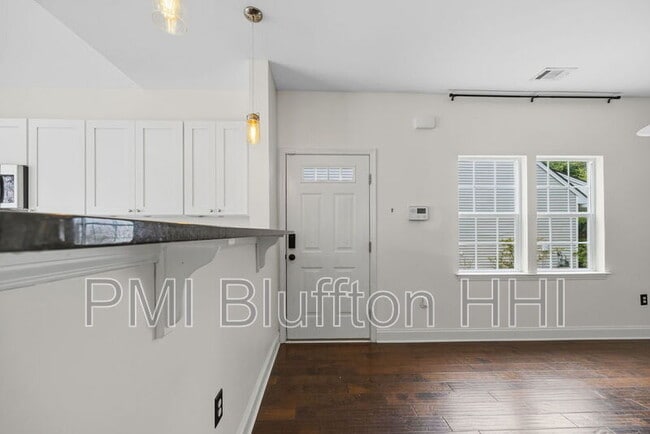 Building Photo - 355 Dante Cir