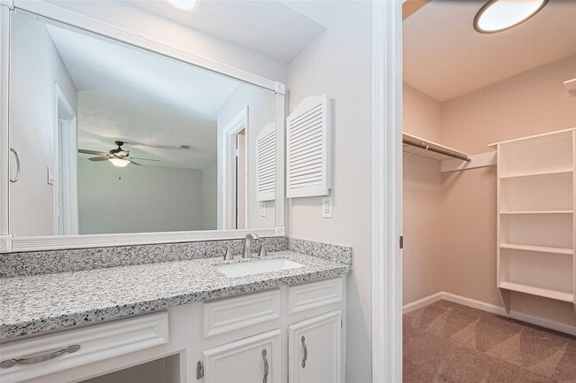 Building Photo - 2606 Lexington Woods Dr