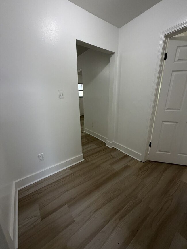Building Photo - 3482 Lamphier Ave