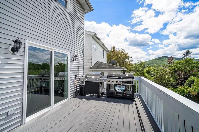 Building Photo - 723 Lehigh St