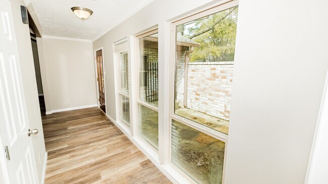 Building Photo - Amazing 4 bedroom house in Houston, TX