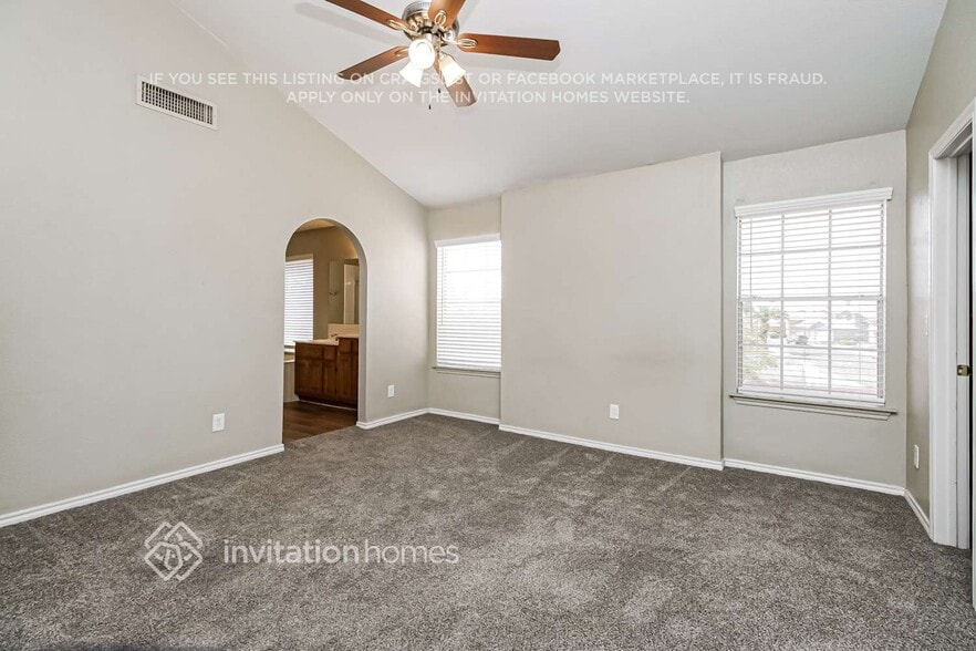 Building Photo - 302 S Quail Ln