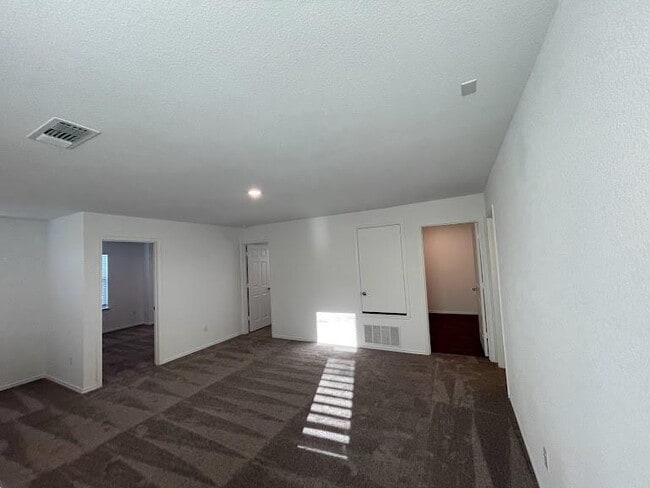 Building Photo - 640 Pickrell Lp