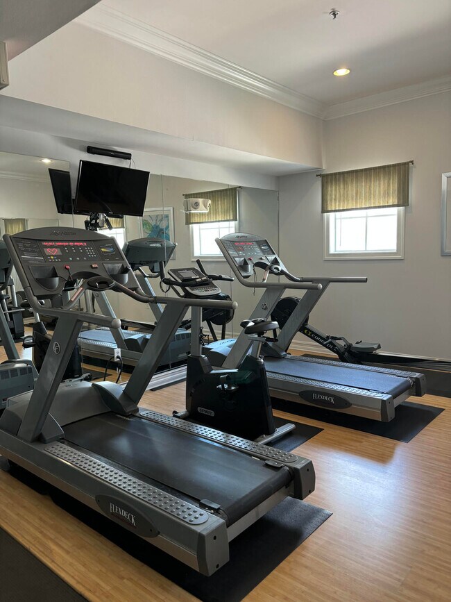 Building Photo - 250 NE 3rd Ave