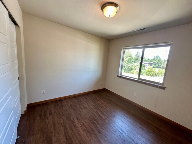 Building Photo - 2145 Seamount Dr