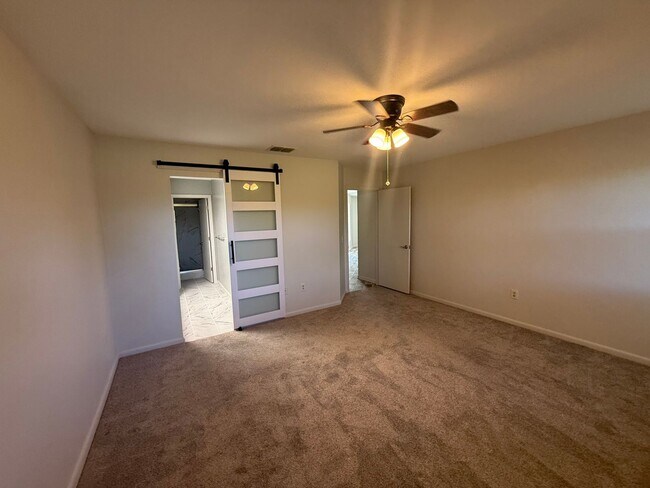 Building Photo - Classic Comfort in Rainbow Springs Country...