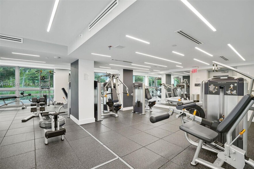 Building Photo - 1541 Brickell Ave