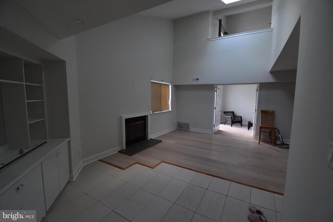 Building Photo - 4002 Tracy Ct