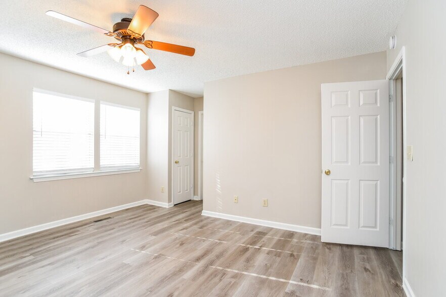 Building Photo - 5003 Jade Ct