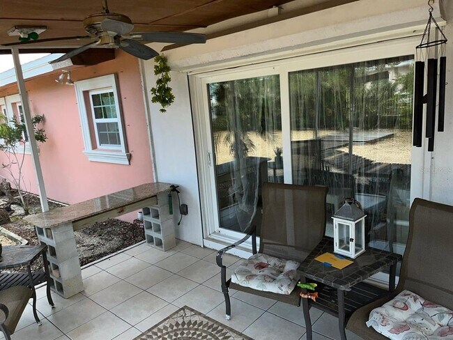 Building Photo - 2130 E Vina Del Mar Blvd