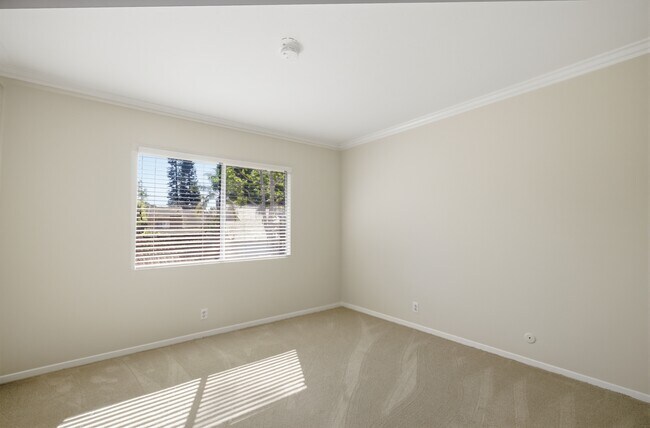 Building Photo - 508 Ventaja