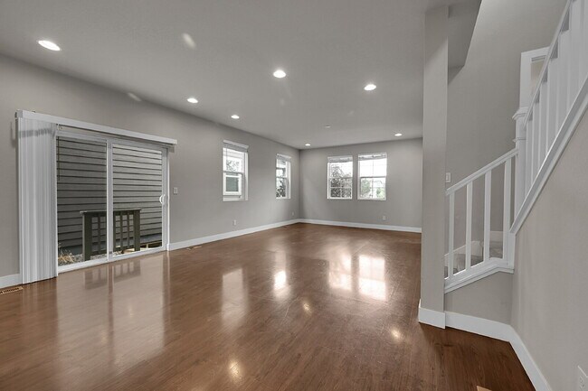 Building Photo - $2,650.00 - 3 Bedrooms, 2.5 Bathrooms, Sin...