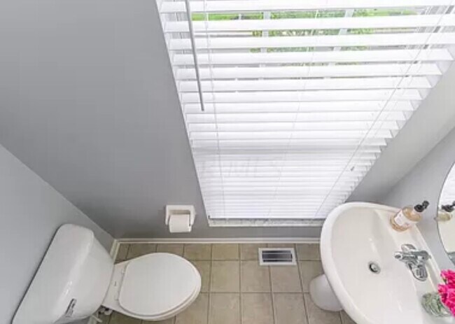 Building Photo - 5587 Bow Falls Blvd