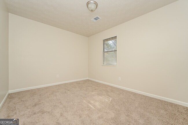 Building Photo - 4276 Old Lake Dr