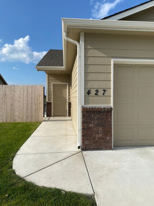 Building Photo - Beautiful Duplex in Maize - Maize School D...