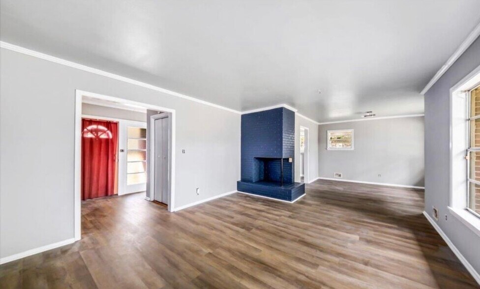 Building Photo - 2363 Robin Hood Rd