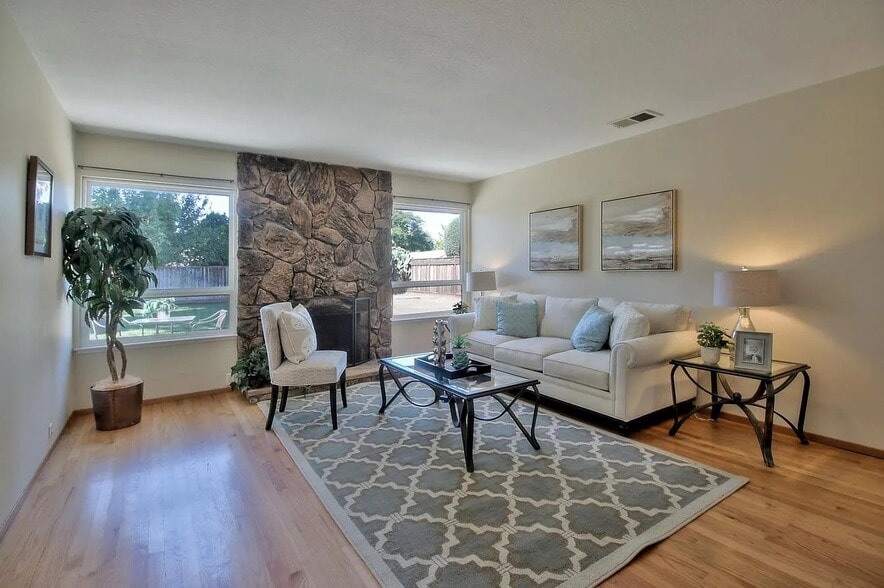 Building Photo - 4131 Briarglen Dr