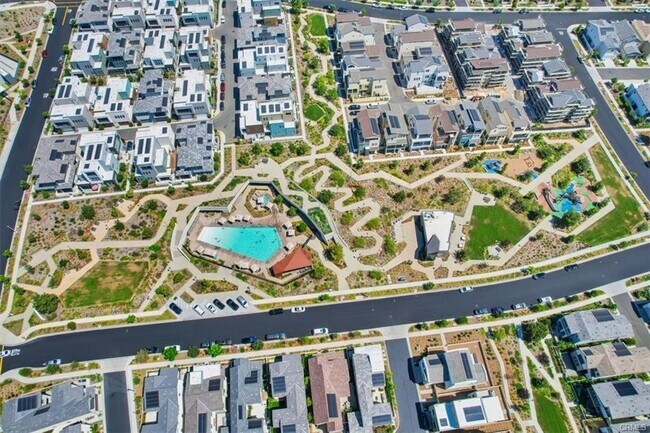 Building Photo - 322 Tank