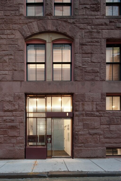 Building Photo - 681 Washington St
