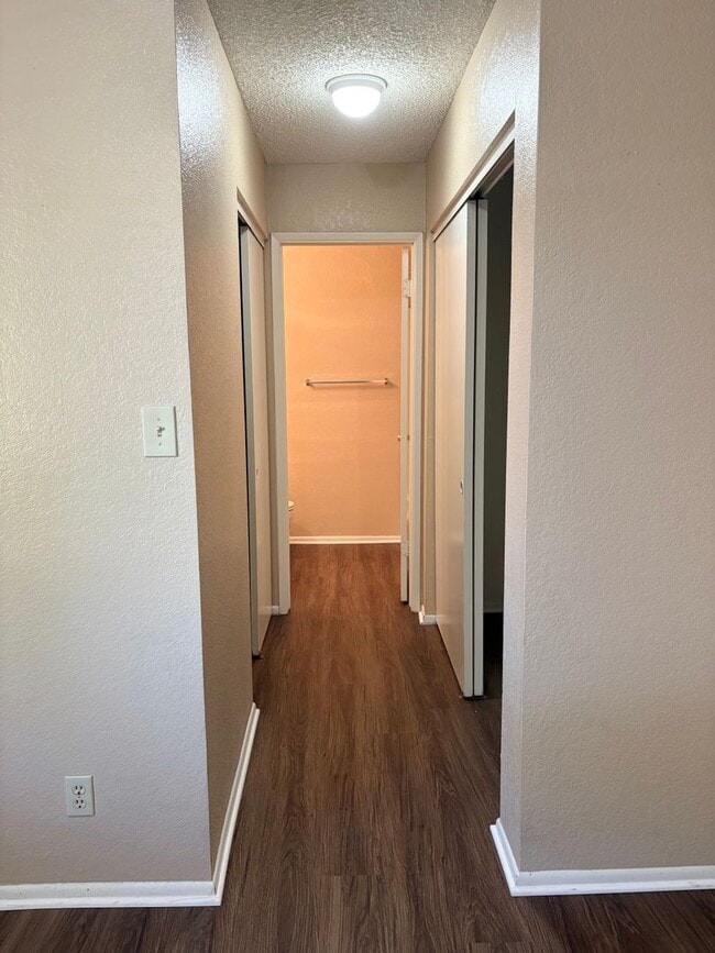 Building Photo - **CHARMING 2 BEDROOM/2 BATHROOM PATIO HOME...