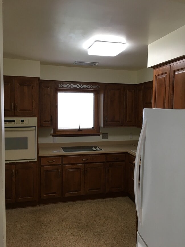 Building Photo - Worthington Schools.  Blocks from downtown.