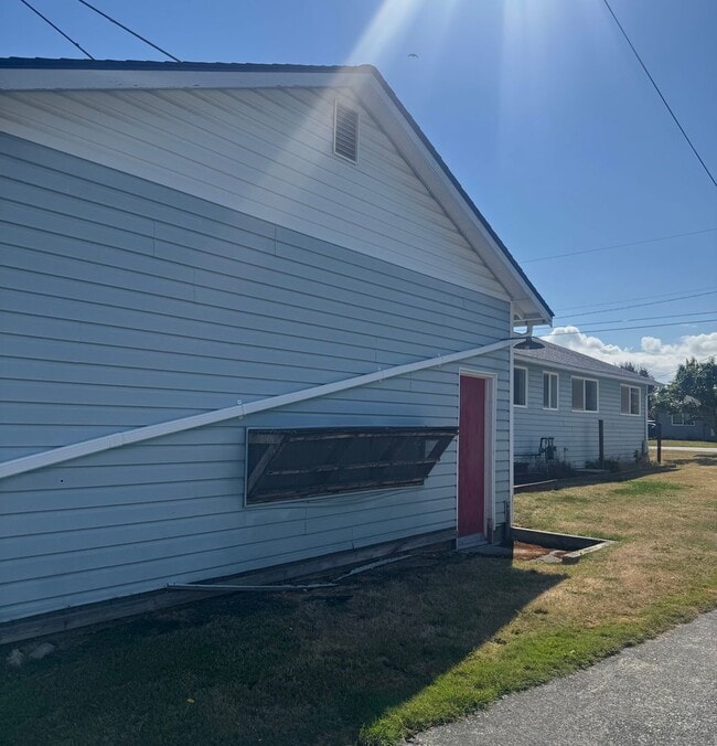 Building Photo - 1014 I Ave