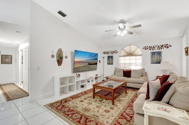 Building Photo - 5403 Verona Dr