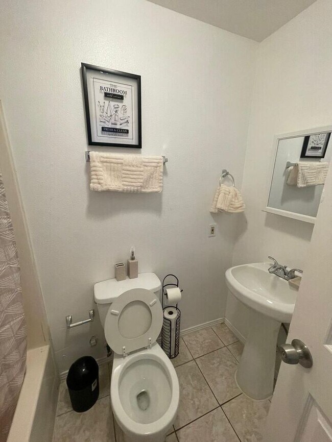 Building Photo - Fully Furnished House for Rent at 10953 Ca...