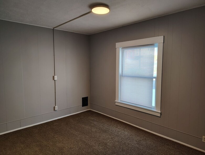 Building Photo - 20 Averill St