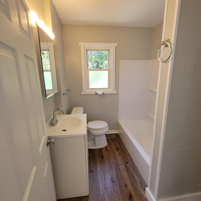 Building Photo - 221 S Highland Ave