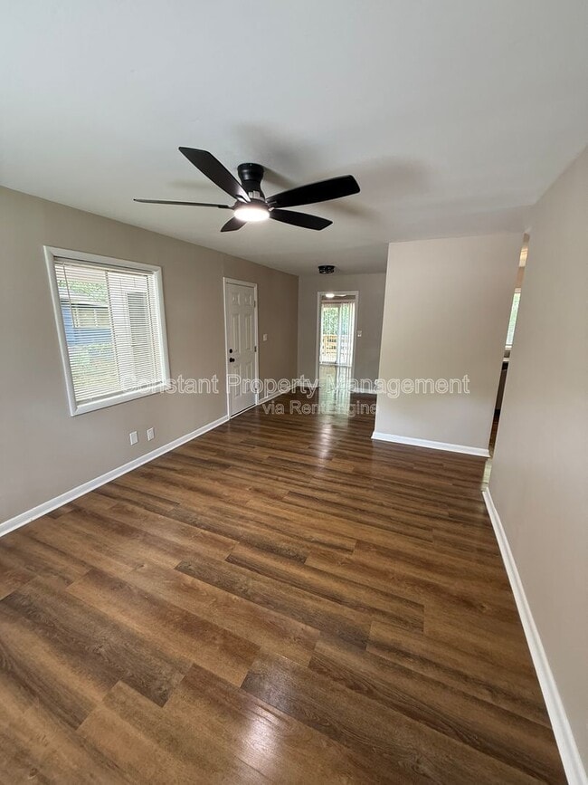 Building Photo - 3469 Kingsbury Dr