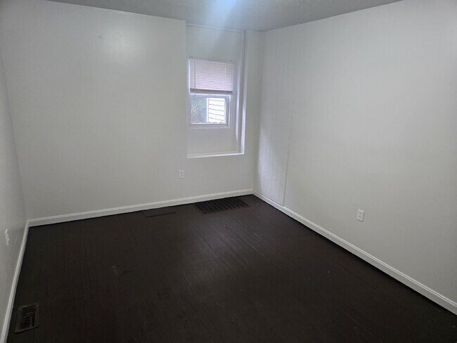 Building Photo - "5-Bedrooms with 2 Full Baths on Olive Street with 1676 sq feet!"