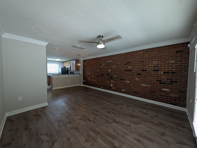 Building Photo - Cozy condo located in the Williamsburg on Commonwealth community minutes from Plaza Midwood!