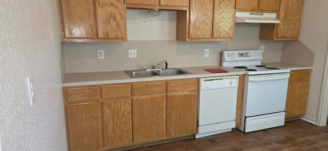 Building Photo - 3400 Cantabrian Dr