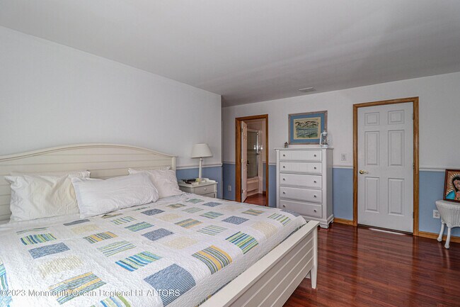 Building Photo - 1095 Island Dr