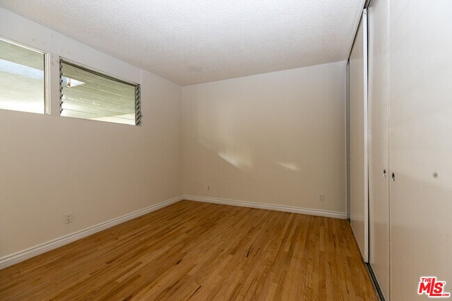 Building Photo - 11133 Rose Ave