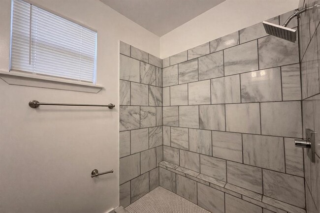 Building Photo - 600 Springdale Rd