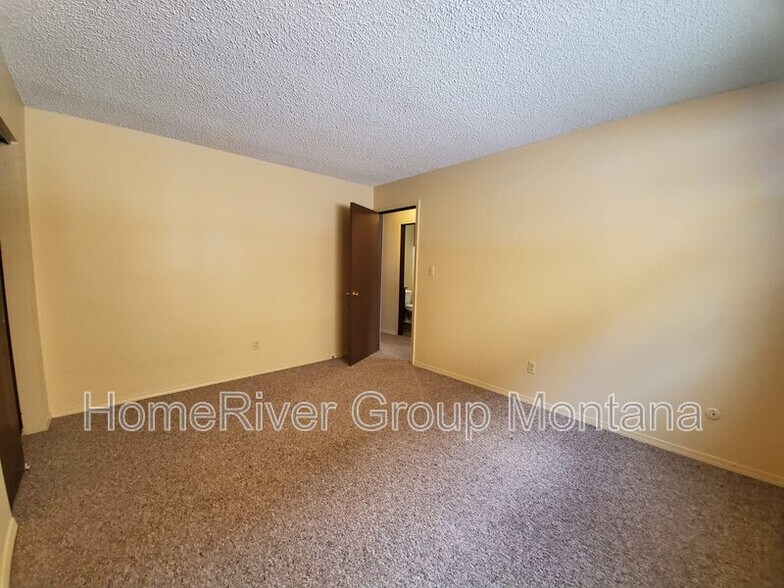 Building Photo - 911 Pattee Creek Dr