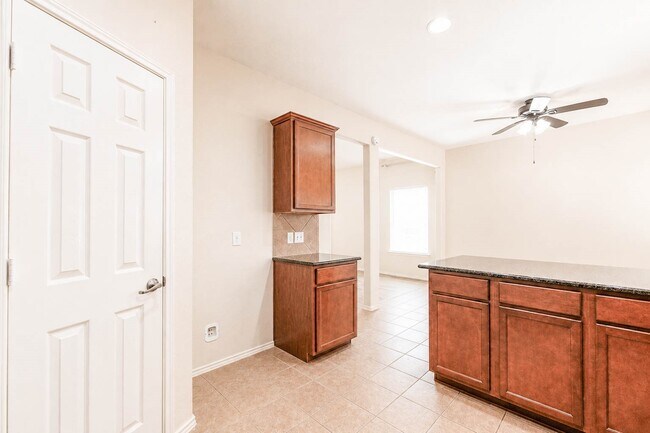 Building Photo - 10311 Whisper Bluff Dr