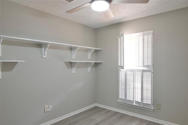 Building Photo - 3418 Green Fields Dr
